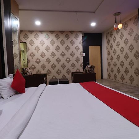 Hotel O Shri Sai Niwara Lodge Dhule Kültér fotó